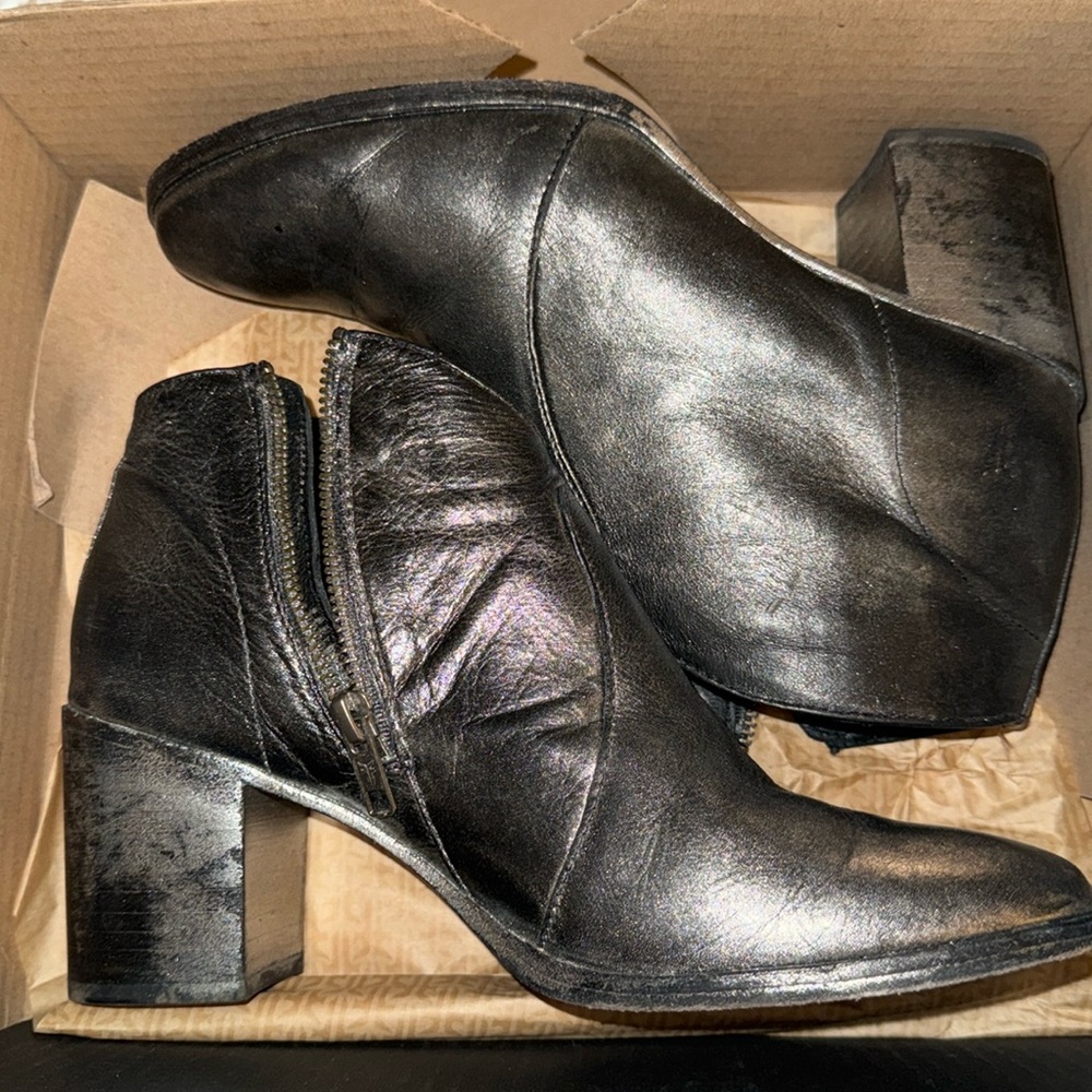 Nora Zip Short Frye Boots